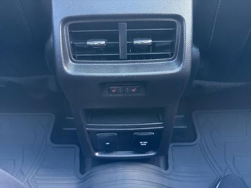 Used 2018 Ford Edge Titanium w/ Equipment Group 301A AWD/4WD image 20