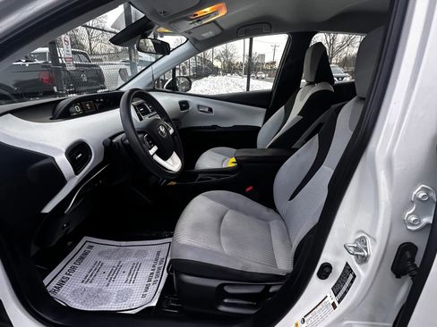 Used 2018 Toyota Prius Two image 15