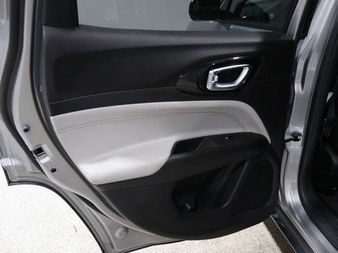 Used 2024 Jeep Compass Limited image 19