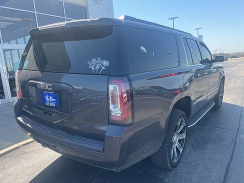Used 2017 GMC Yukon XL SLT w/ Premium Edition AWD/4WD image 6