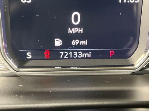 Used 2021 GMC Yukon SLT w/ SLT Premium Package image 18