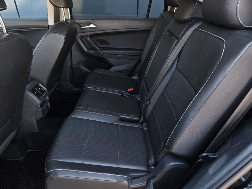 Used 2021 Volkswagen Tiguan SE w/ Panoramic Sunroof Package FWD image 14