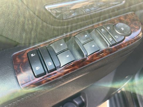 Used 2010 GMC Yukon Denali image 17