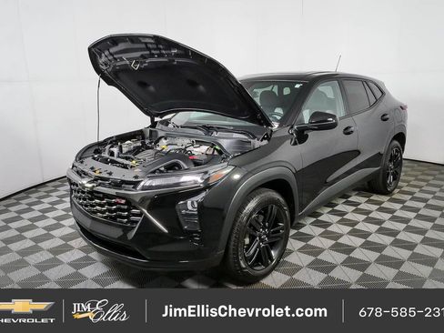 Certified 2025 Chevrolet Trax RS w/ Sunroof Package FWD image 30