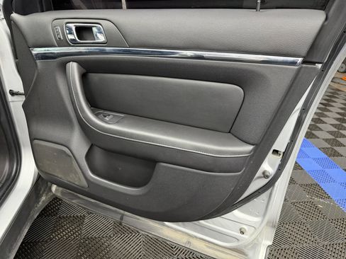 Used 2013 Lincoln MKS Sedan 4D image 6