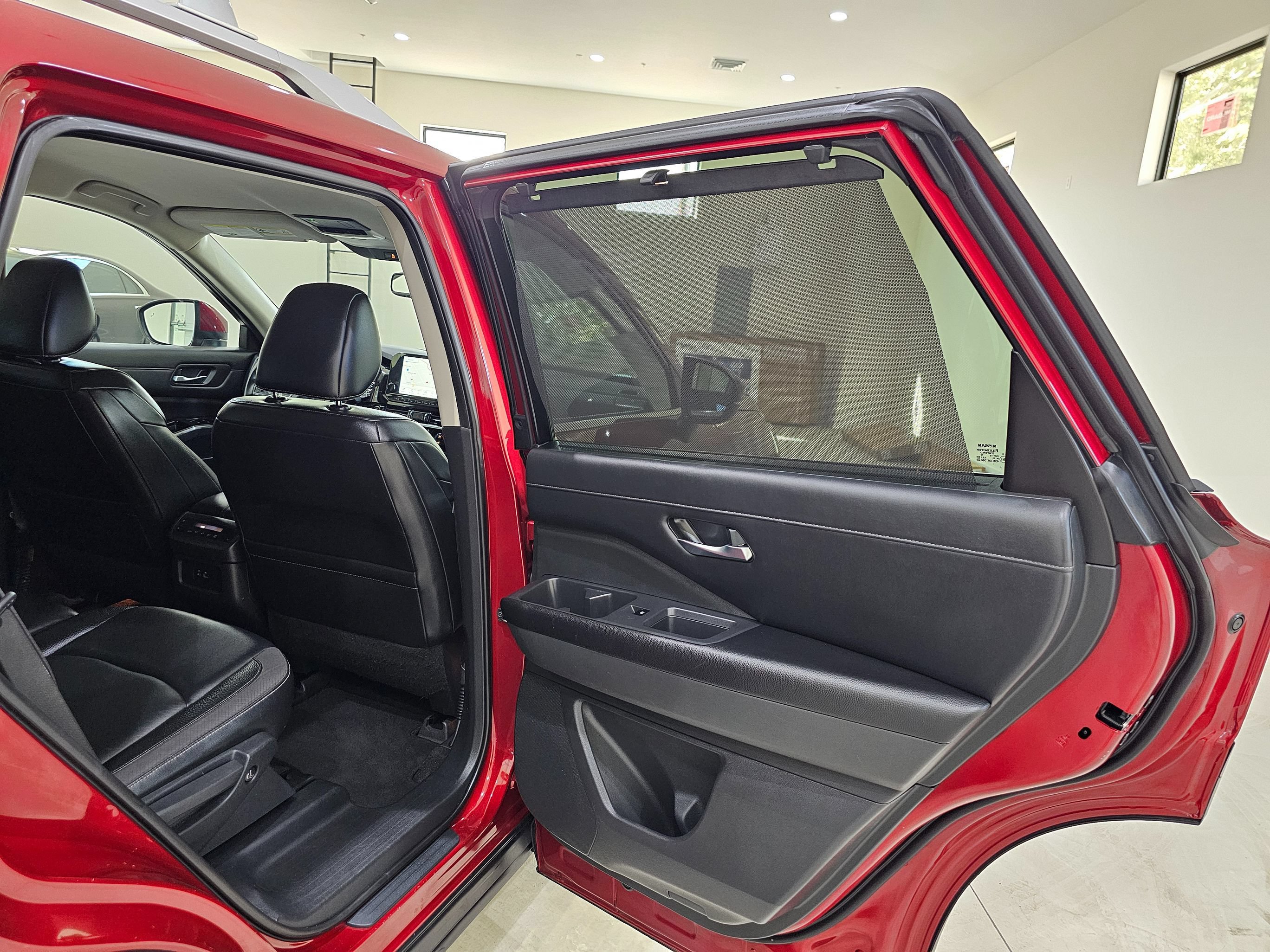 Used 2022 Nissan Pathfinder SL FWD image 29