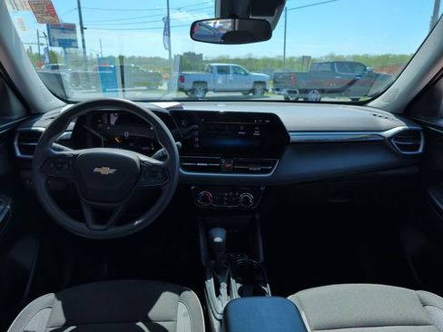 Used 2025 Chevrolet TrailBlazer LT AWD/4WD image 14