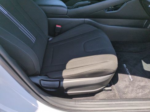 Used 2025 Hyundai Elantra Sport FWD image 27