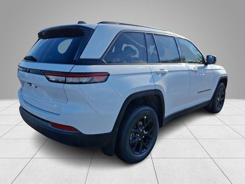 New 2026 Jeep Grand Cherokee Altitude AWD/4WD image 4