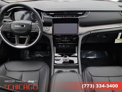 New 2025 Jeep Grand Cherokee Limited image 16