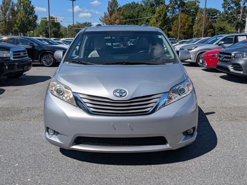 Used 2015 Toyota Sienna XLE image 8