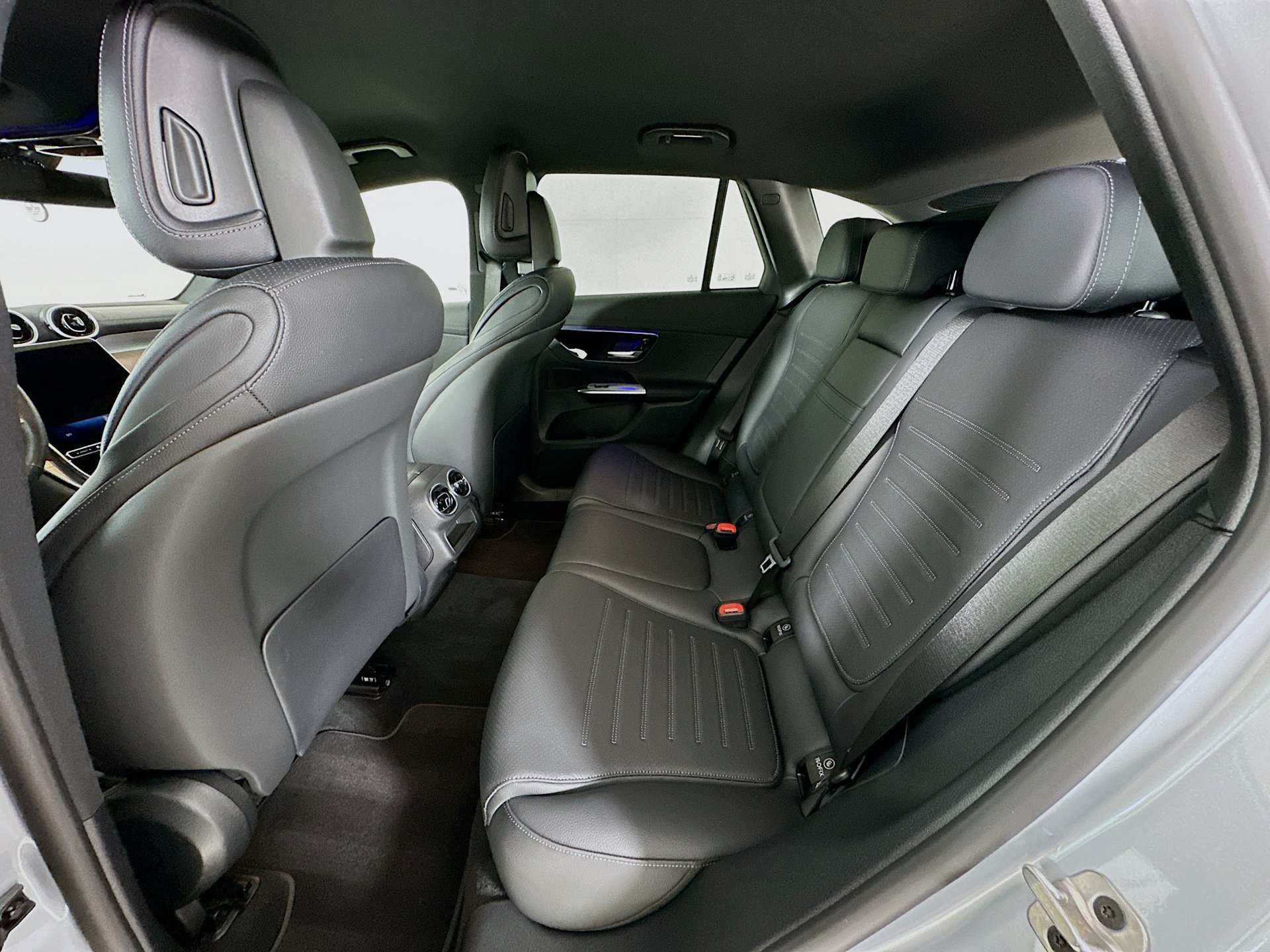 Used 2025 Mercedes-Benz GLC 300 4MATIC image 25