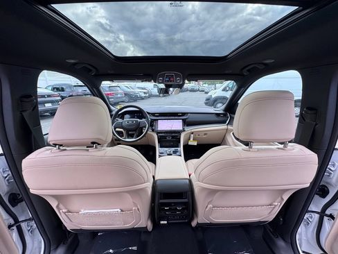 New 2026 Jeep Grand Cherokee Limited w/ Limited Altitude Package AWD/4WD image 23