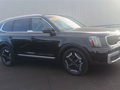 Used 2023 Kia Telluride EX w/ EX Captain's Chair Package image 4