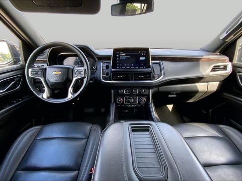 Used 2024 Chevrolet Suburban LT RWD image 15