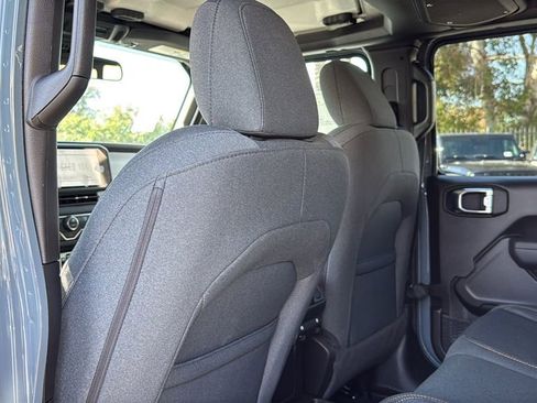 New 2026 Jeep Gladiator Sport AWD/4WD image 17