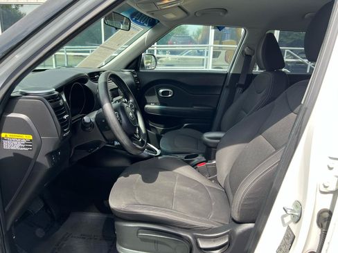 Used 2014 Kia Soul FWD image 11