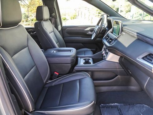 Used 2022 GMC Yukon SLT w/ SLT Premium Package image 22