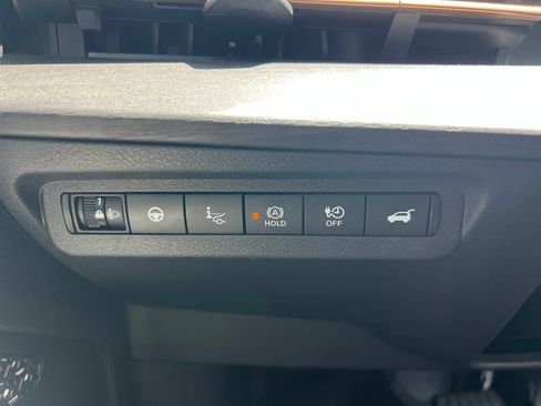 Used 2024 Nissan Ariya FWD image 23