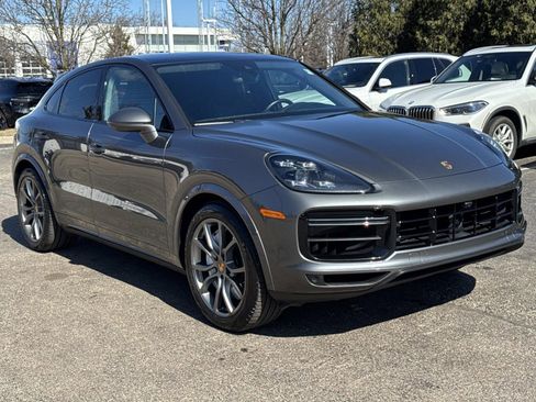 Used 2020 Porsche Cayenne Turbo image 3