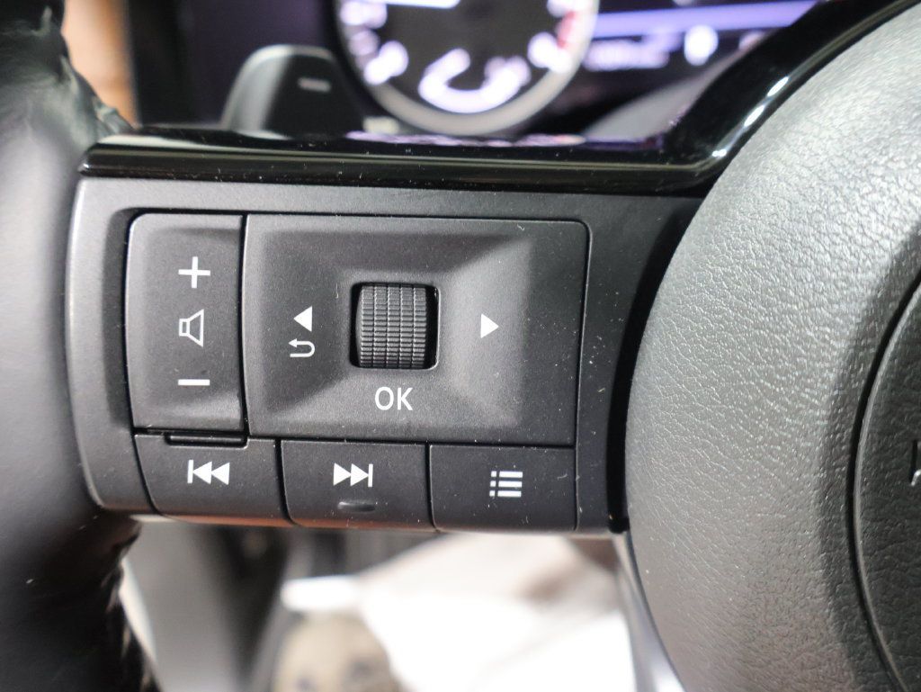 Used 2022 Nissan Pathfinder Platinum w/ Cargo Package AWD/4WD image 35