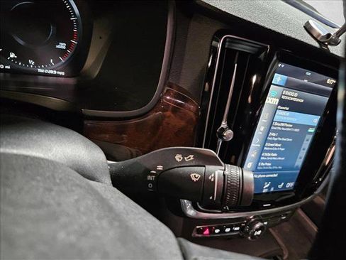 Used 2017 Volvo S90 T5 Momentum w/ Vision Package image 13