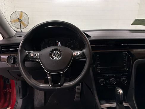 Used 2022 Volkswagen Passat 2.0T FWD image 10