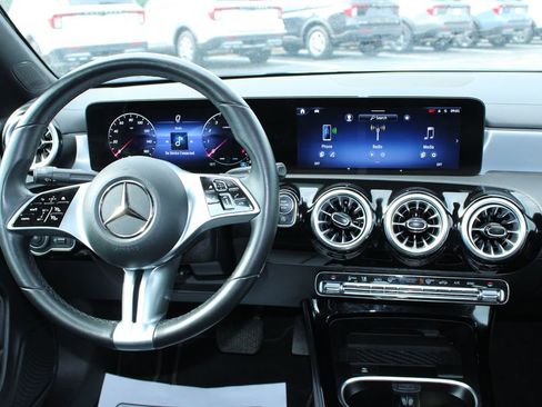 Used 2025 Mercedes-Benz CLA 250 image 17