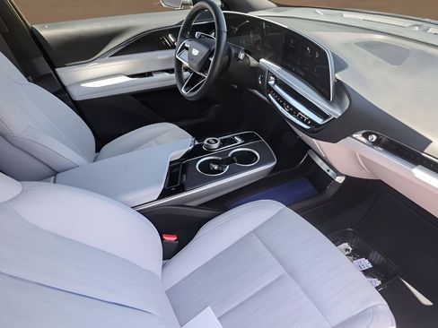 Used 2024 Cadillac Lyriq Sport RWD image 26