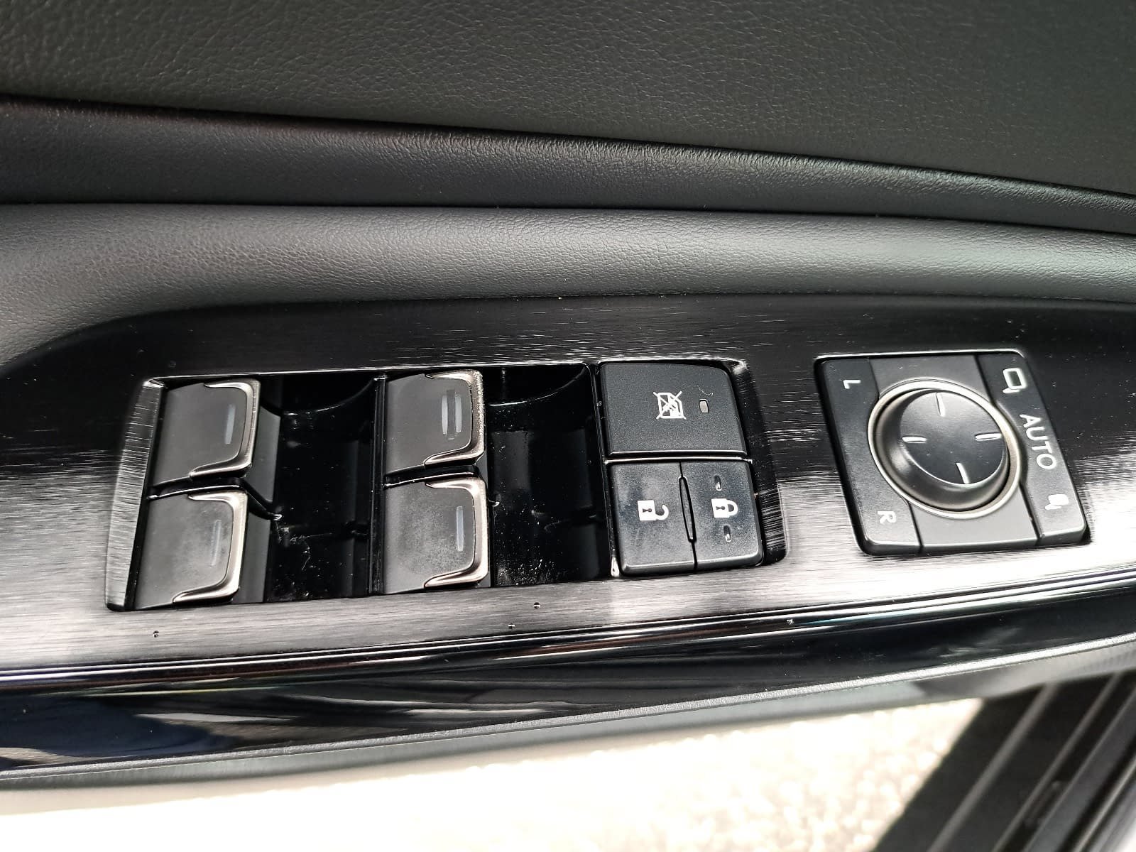 Used 2024 Lexus ES 300h w/ Accessory Package (Z1) FWD image 30