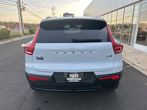 Certified 2025 Volvo XC40 B5 Plus image 4