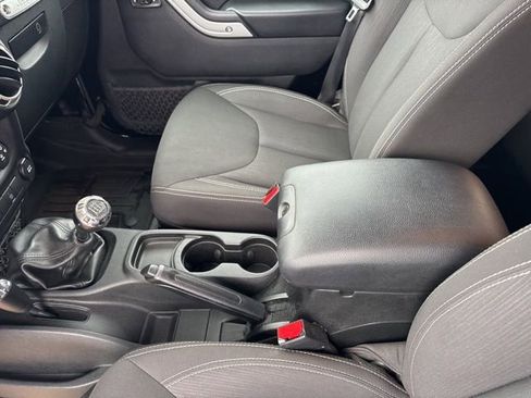 Used 2017 Jeep Wrangler Unlimited Sahara w/ Max Tow Package image 15