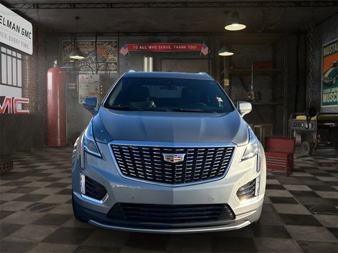 Used 2024 Cadillac XT5 Premium Luxury image 2