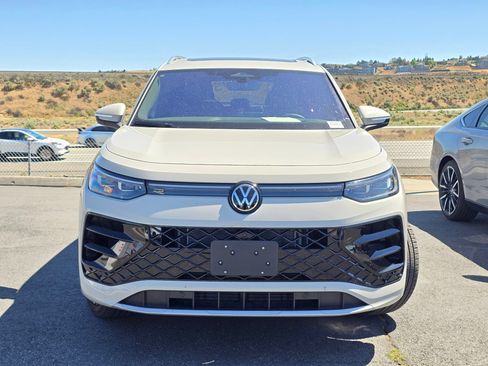 Used 2026 Volkswagen Tiguan SEL R-Line AWD/4WD image 2