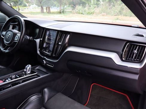 Used 2018 Volvo XC60 T8 R-Design w/ Convenience Package AWD/4WD image 17