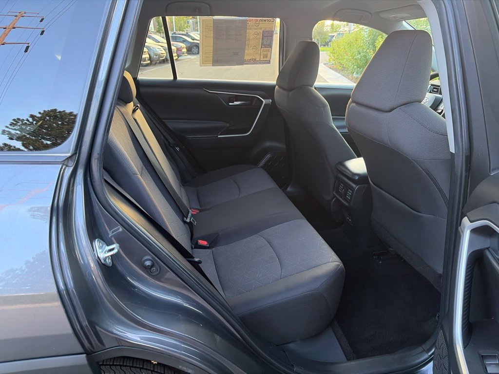Used 2022 Toyota RAV4 XLE AWD/4WD image 17