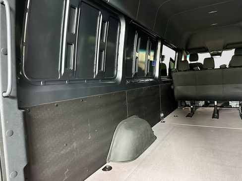 Used 2024 Mercedes-Benz Sprinter 2500 image 27