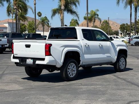 Used 2025 Toyota Tacoma SR5 AWD/4WD image 5