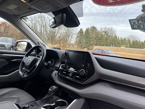 Used 2021 Toyota Highlander Limited image 54