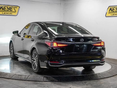 Used 2024 Lexus ES 300h w/ Premium Package FWD image 2