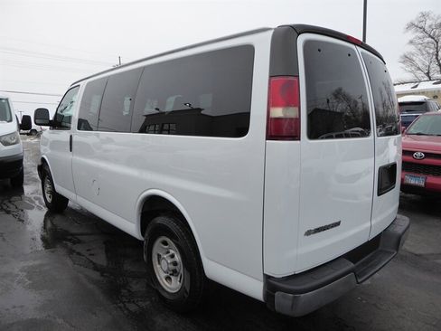 Used 2017 Chevrolet Express 2500 LT w/ LT Preferred Equipment Group image 5