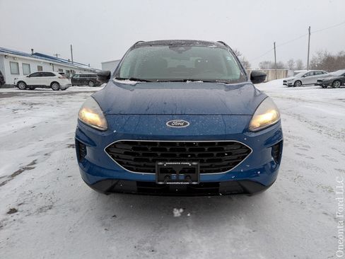 Used 2022 Ford Escape SE w/ SE Sport Appearance Package image 8