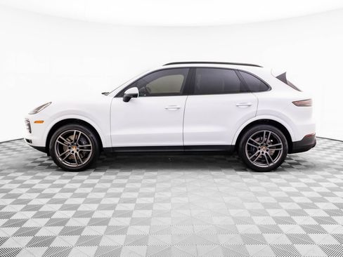 Used 2022 Porsche Cayenne Platinum Edition AWD/4WD image 2