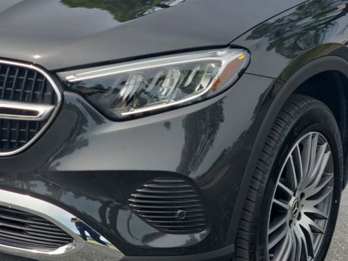 Used 2025 Mercedes-Benz GLC 300 4MATIC image 30