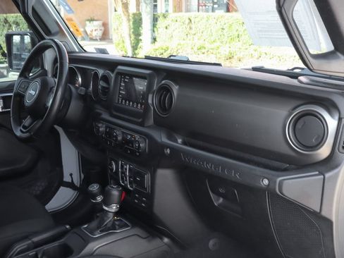 Used 2018 Jeep Wrangler Unlimited Sport AWD/4WD image 44