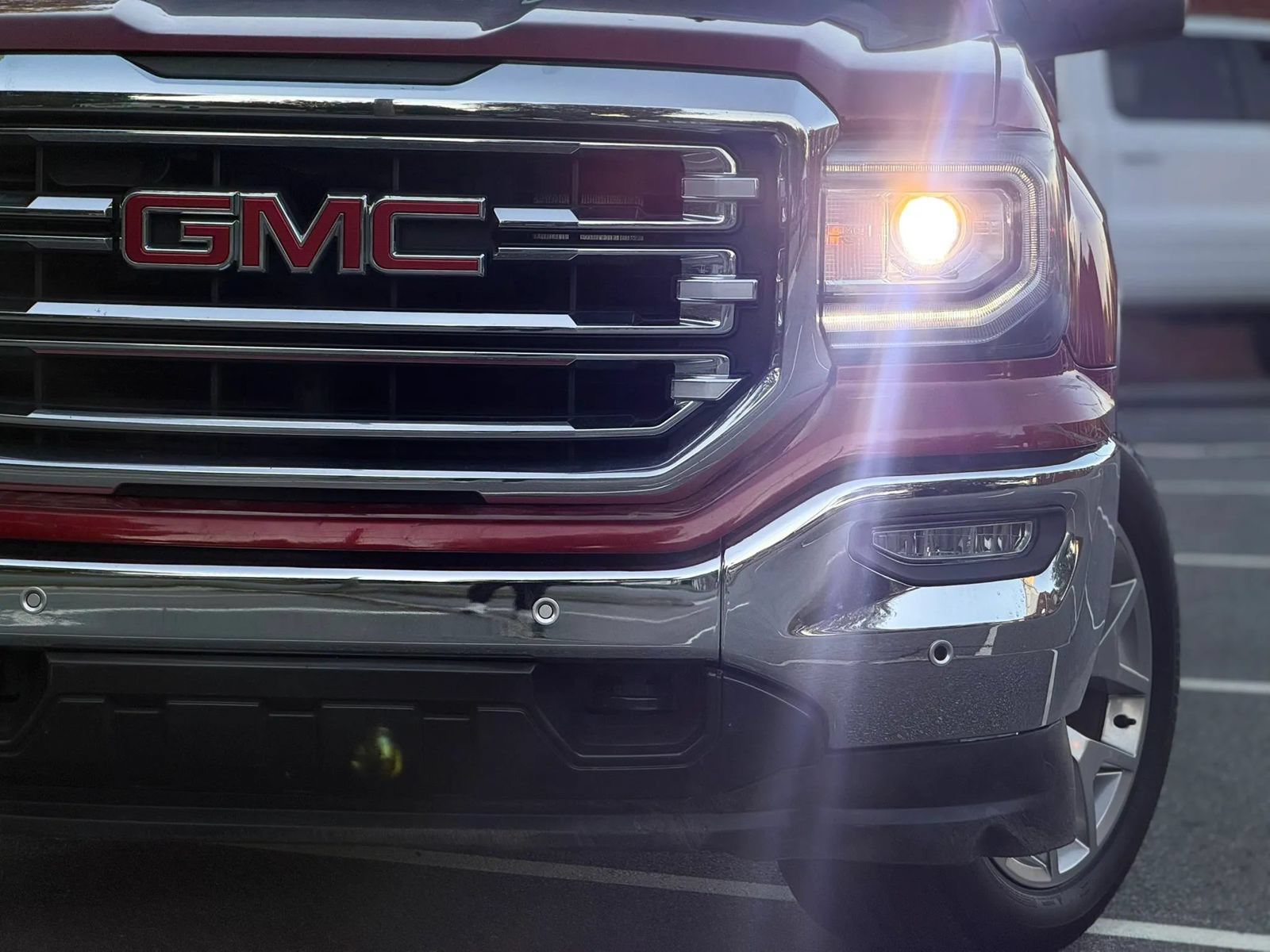 Used 2018 GMC Sierra 1500 SLT w/ SLT Premium Package AWD/4WD image 5