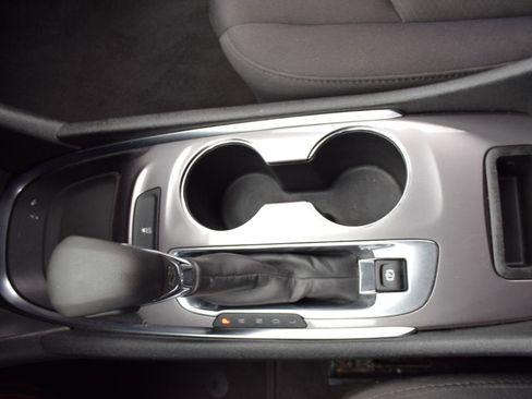Used 2022 Chevrolet Malibu LT FWD image 17