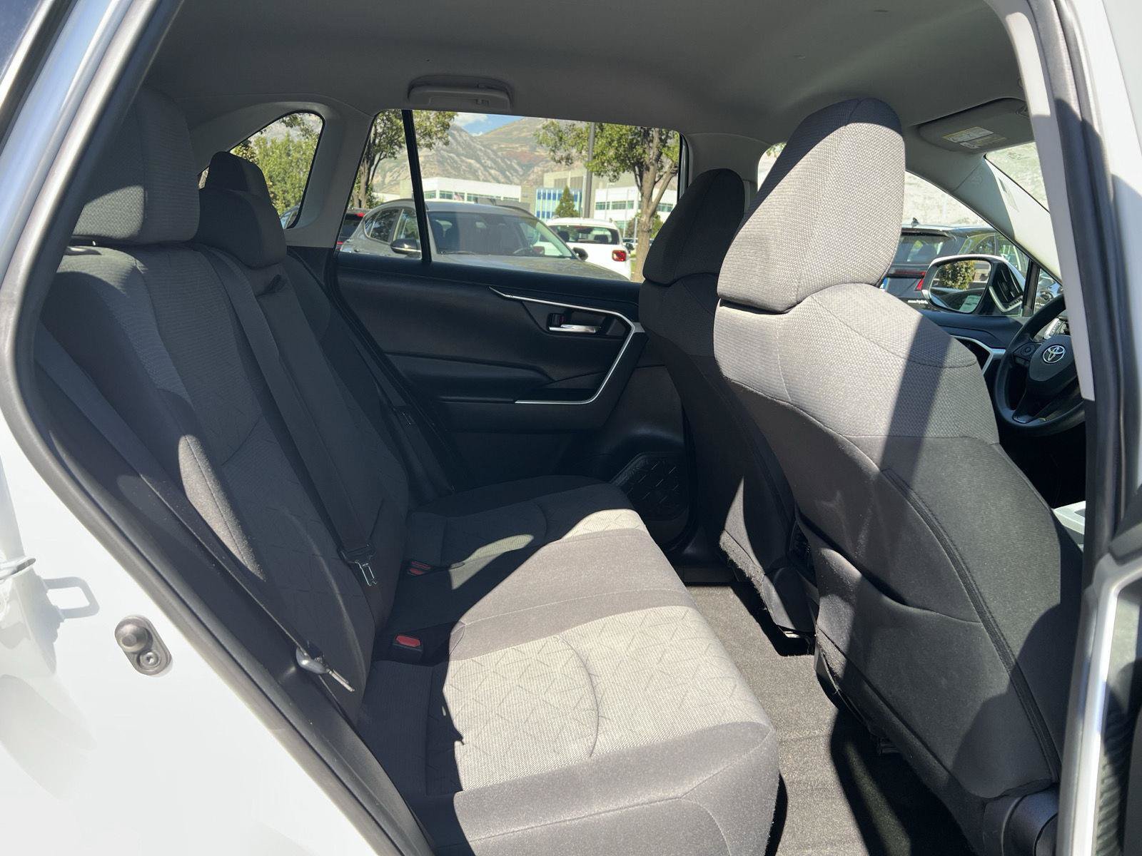Used 2020 Toyota RAV4 XLE AWD/4WD image 9