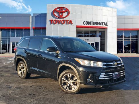 Used 2017 Toyota Highlander Plus image 2