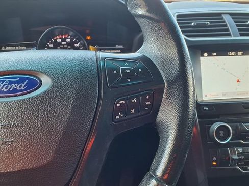 Used 2017 Ford Explorer XLT w/ Equipment Group 202A FWD image 20